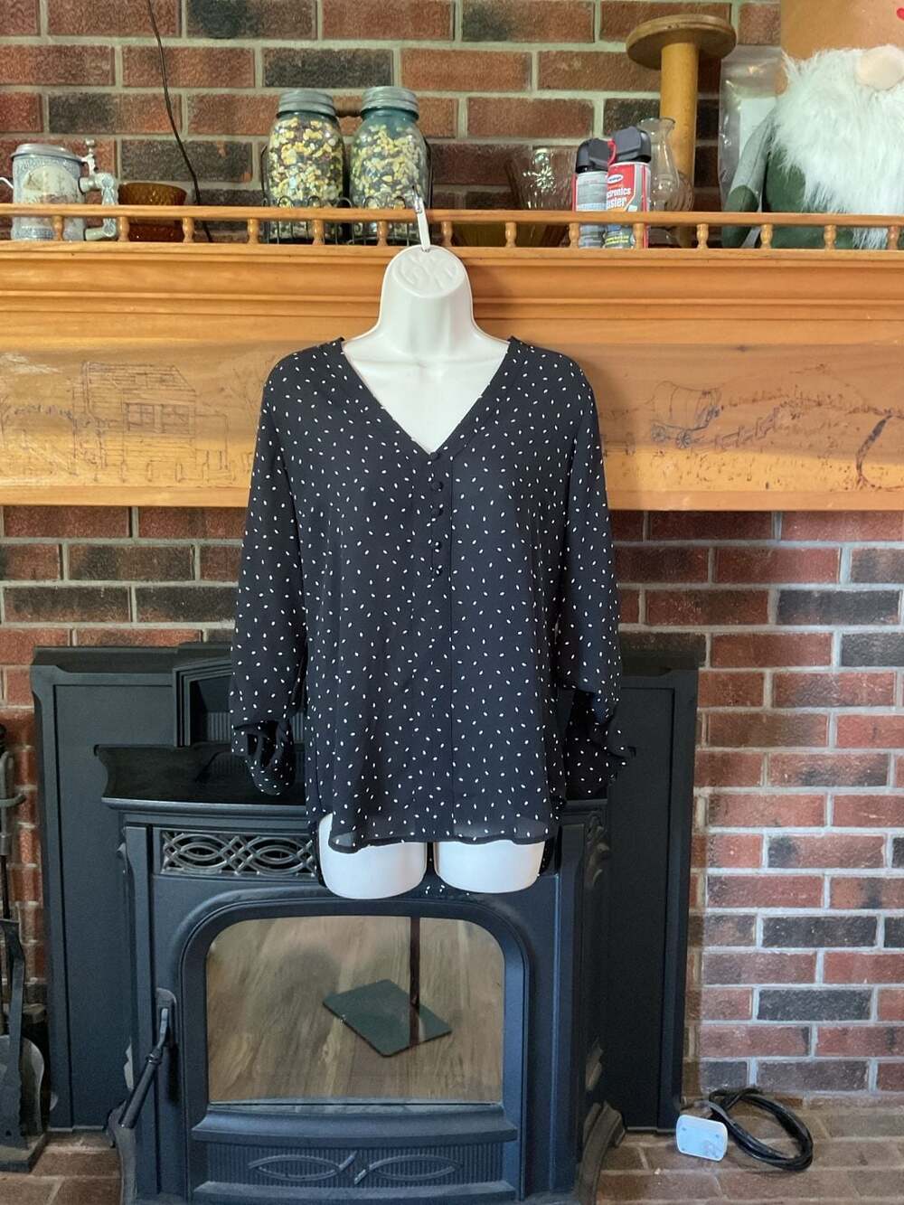 Express Black and White Dotted V-Neck 3/4 Roll-Tab Sleeve Blouse